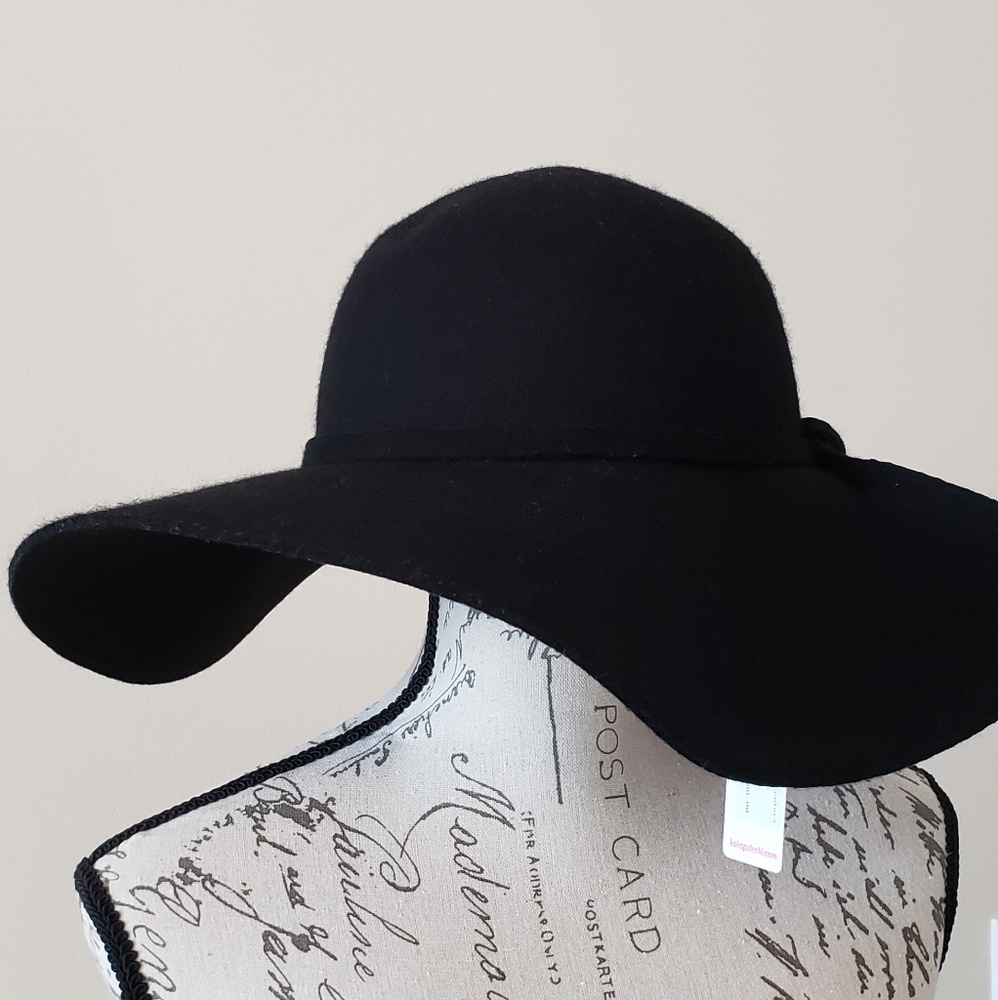 Gorgeous new  with tags wool hat!